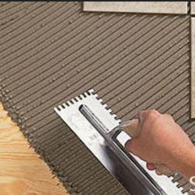 How to lay tiles on a plywood floor Elastic adhesive for porcelain tiles on plywood