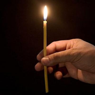 Why does a church candle crack?